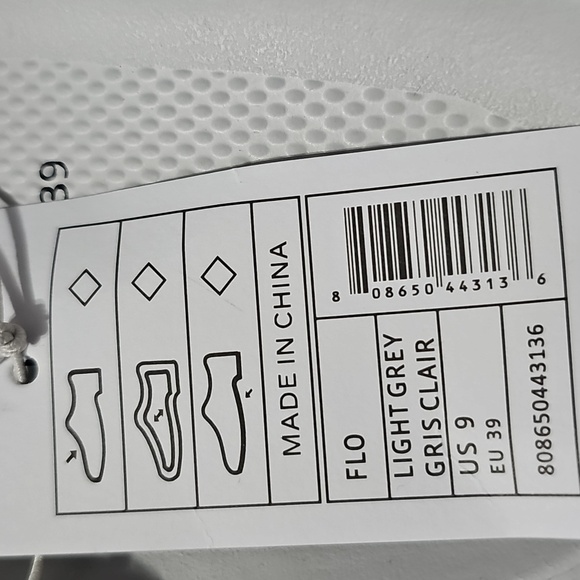 Cushionaire Flo Cloud Thong Sandal Light Gray Size 9 NWT - Picture 6 of 6